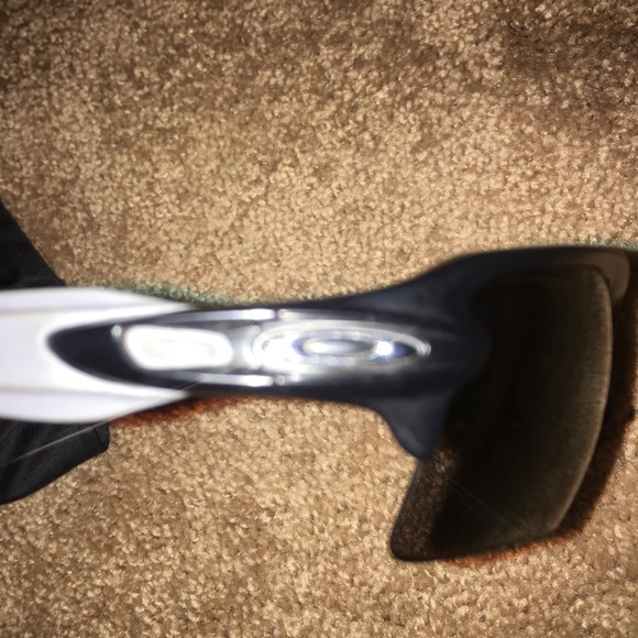 Oakley Sunglasses - Picture 4 of 6